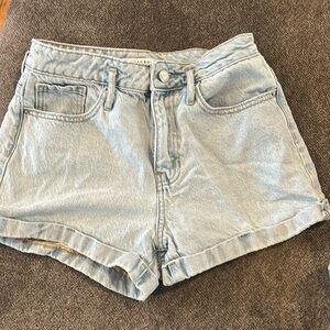 Pac Sun denim mom shorts light wash. 2.5" inseam. High waisted